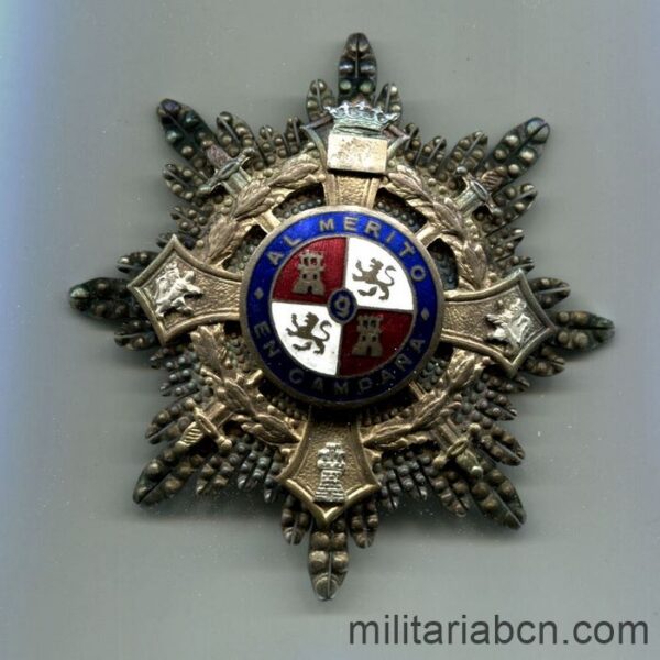 Cruz de Guerra Modelo 1937. 1938-1942. Guerra Civil y División Azul. Cruz en dorado oscuro sobre placa en plata oxidada.