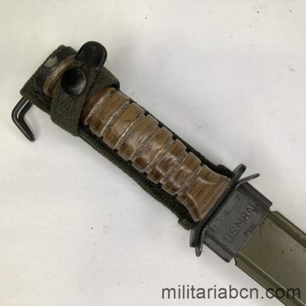Estados Unidos. Cuchillo US M3 1943. Cuchillo de combate de la 2ª Guerra Mundial. Reproducción. Utiliza la vaina M8A1 original, marcaje PWH Philadelphia Work Home. 