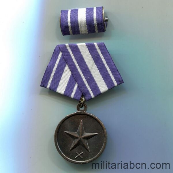 Cuba. Medalla de 3ª clase por 10 Años de Servicio en el Ministerio del Interior MININT. cinta