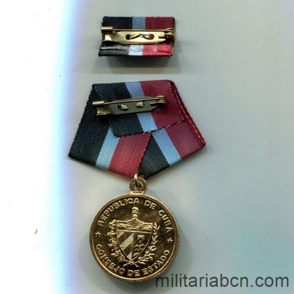 Cuba. Medalla Haydeé Santamaría.  cinta reverso