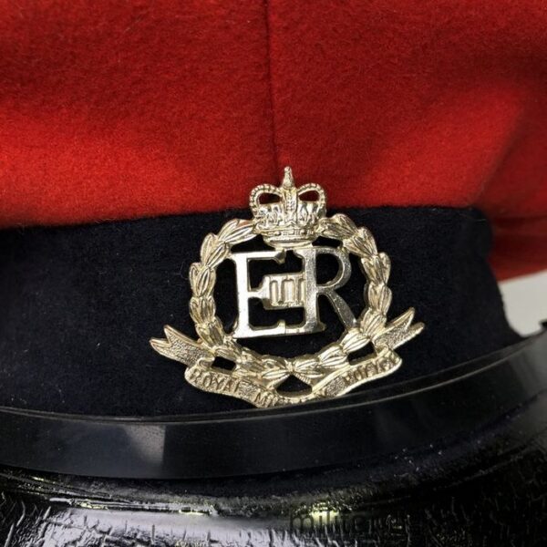 Reino Unido. Gorra de plato. Royal Military Police. Época Isabel II.