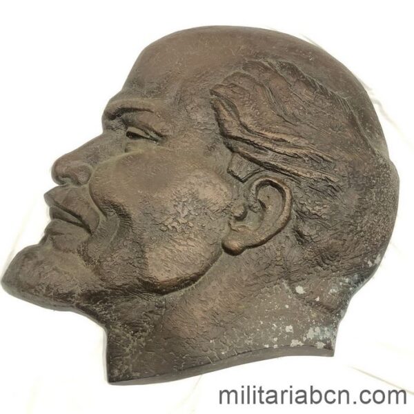 URSS Unión Soviética. Placa de aleación de bronce con el rostro de Lenin. 73 cm.de alto.