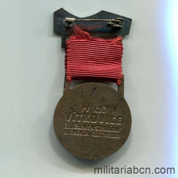 República Socialista de Checoslovaquia. Medalla del 60 Aniversario del KSC Partido Comunista de Checoslovaquia. 1917-1977. ribbon reverse