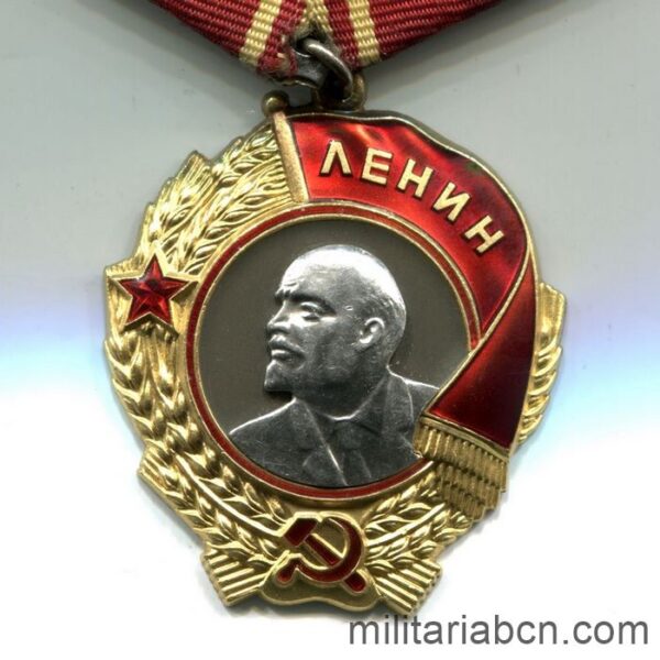 URSS Unión Soviética. Orden de Lenin fabricada en Oro y Platino. Tipo 5, Opción 1, Variante 1b. Numerada #352176.