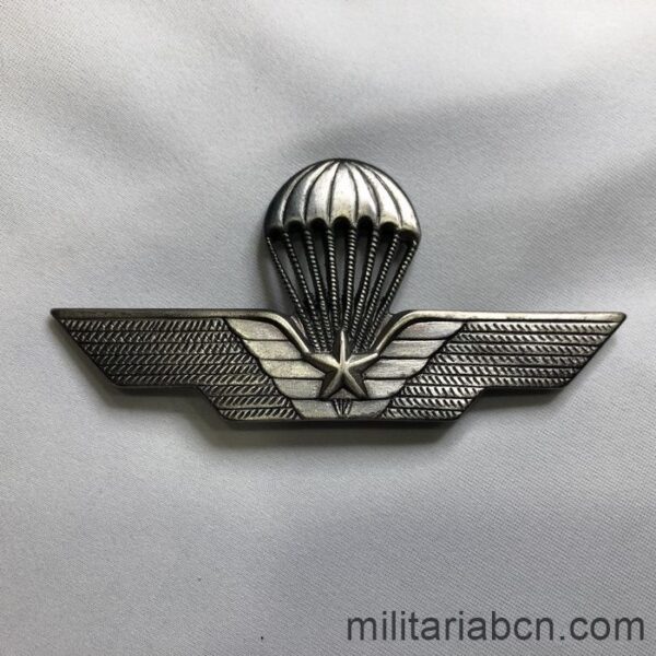 Italy. Paratrooper wing. Model with star. With needle.