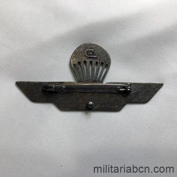 Italy. Paratrooper wing. Model with star. With needle. reverse