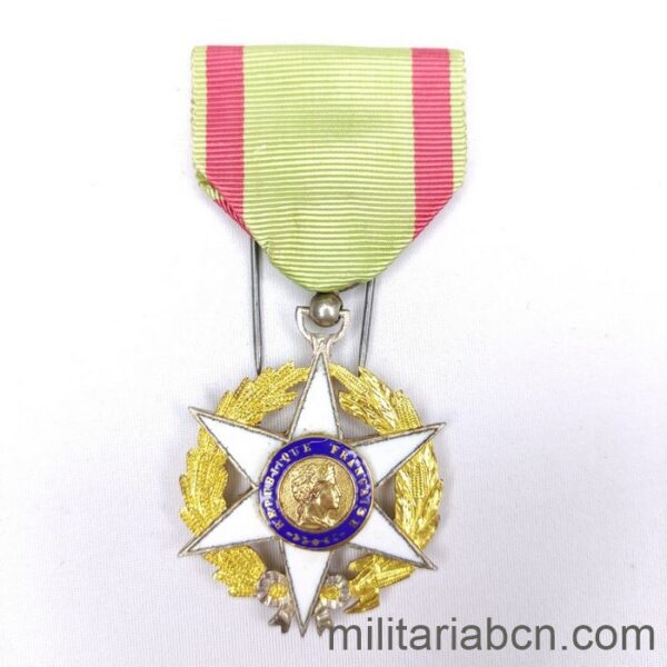 France. Knight's Medal of the Order of Agricultural Merit. Médaille de Chevalier de l'Ordre du Mérite Agricole de France.
