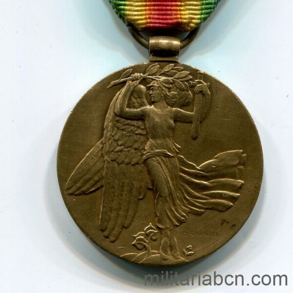 República Checoslovaca. Medalla Interaliada o de la Victoria. Primera Guerra Mundial.  Primer modelo firmado O. Spaniel.