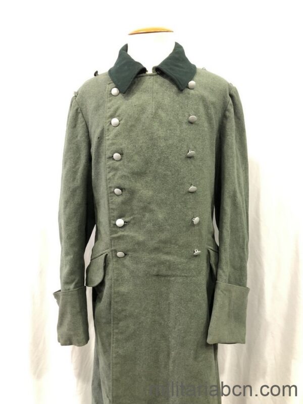 Alemania III Reich. Abrigo de Oficial de la Wehrmacht modelo 1937. En lana color verde gris.