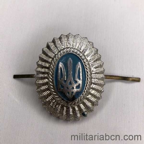 Ucrania. Insignia en metal de gorra para Oficial del Ejército de Tierra. M2