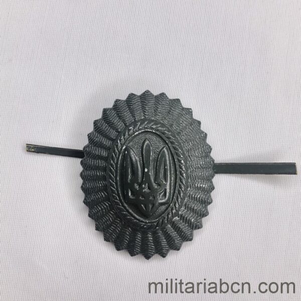Ucrania. Insignia en metal de gorra para Oficial del Ejército de Tierra. M1