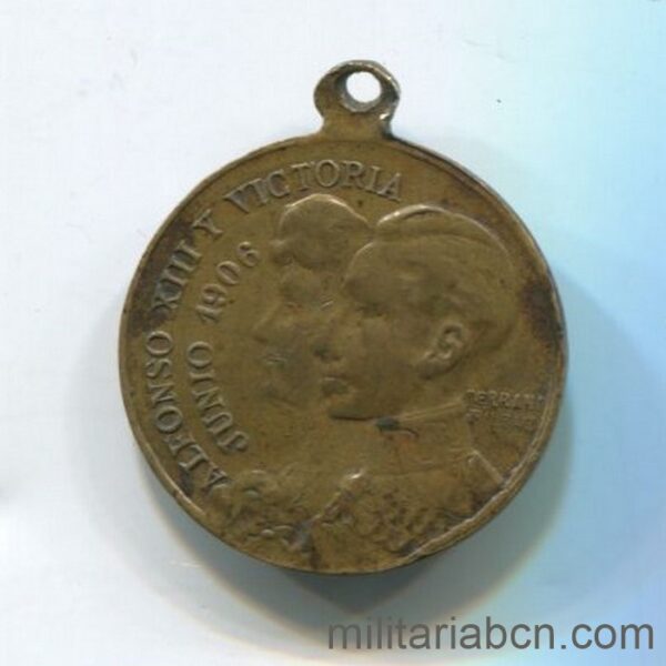Medalla conmemorativa de Alfonso XIII y Victoria Eugenia. No oficial. 25mm. Creada por el Almacén de Ferreteria El Candado. Segundo Peón. Almería.