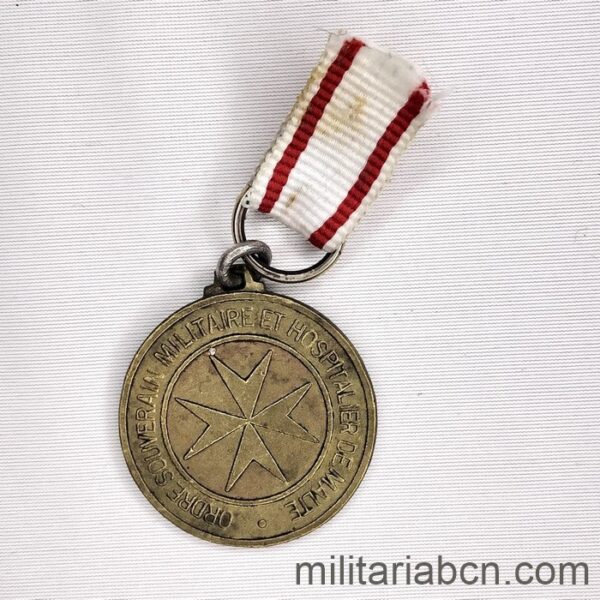 Medalla de la Peregrinación a Lourdes de la Orden Soberana Militar y Hospitalaria de Malta. 1975