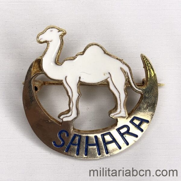 Distintivo de Destino en el Sahara. Modelo 1958. Camello y Media Luna.