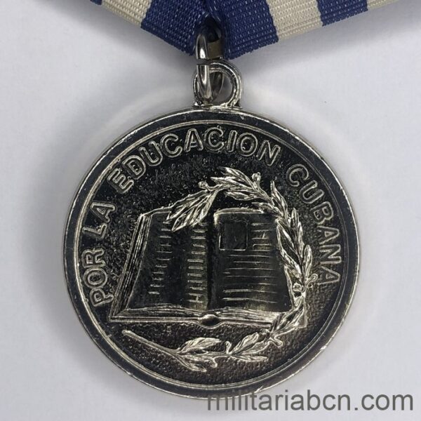 República de Cuba. Medalla o Distinción por la Educación Cubana