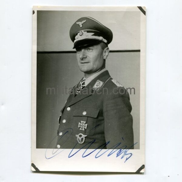 Fotografía autografiada por Georg Christl, piloto condecorado con la Cruz de Caballero.