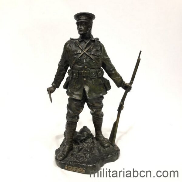 Figura de un soldado británico de la Primera Guerra Mundial. En Vedette. Calamina. Del escultor suizo Oscar Ruffoni