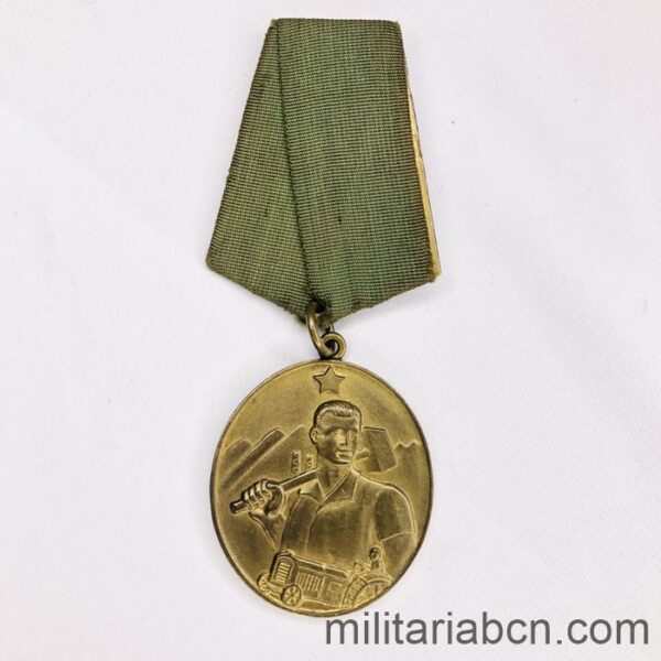 República Popular Socialista de Albania. Medalla al Trabajo. Con caja de origen. Medalla albanesa. Medalja e Punës.