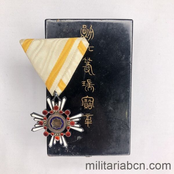 Japan. Order of the Sacred Treasure 6th Class. With original box. Meiji or Taisho period