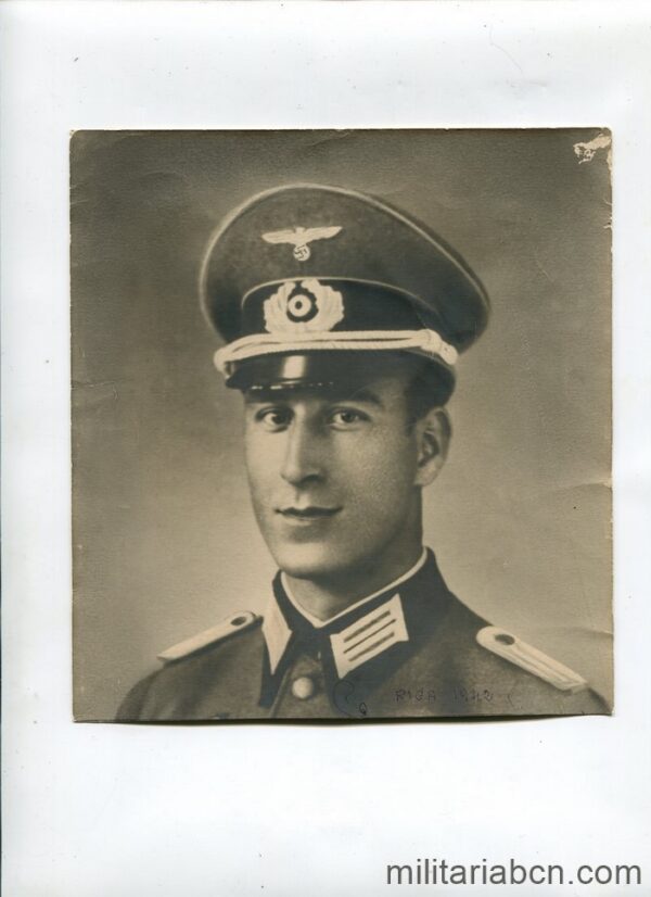 Fotografía de un Teniente de la División Azul  en Riga en 1942.