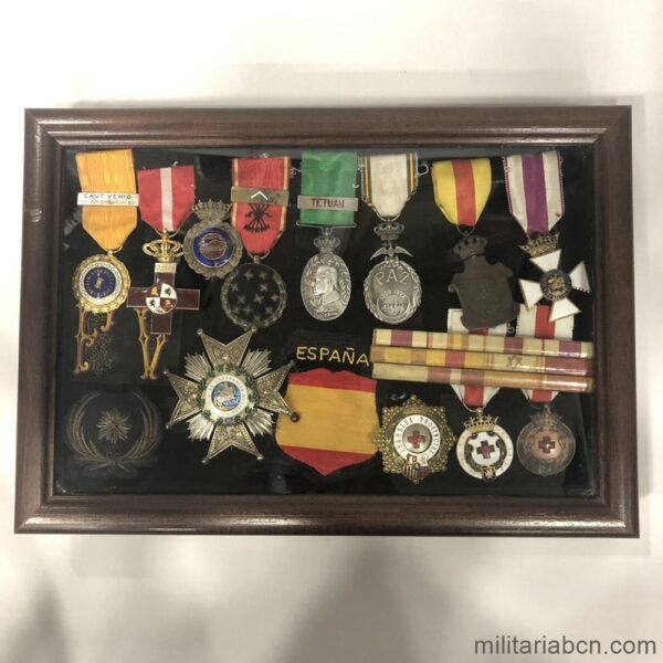 Conjunto de medallas de un veterano de África, cautivo en la Guerra Civil y miembro División Azul