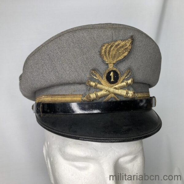 Italia. Gorra de plato de Oficial del Primer Regimiento de Artillería Ligera. Utilizada en la Segunda Guerra Mundial.