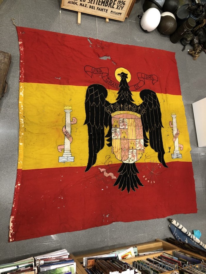 Spain. National flag. Franco's era. Embroidered center. 193 x 195cm. |  Militaria Barcelona