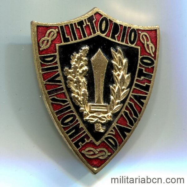 Italy. Badge of the Divisione d'Assalto Littorio. CTV. Badge of the Spanish Civil War.