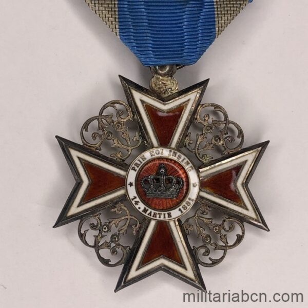 Orden de la Corona de Rumanía. Cruz de Caballero. Modelo 1916. Con caja. Fabricada por Krétly, París.