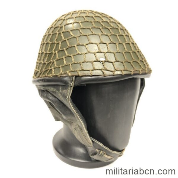 Romania. Paratrooper helmet model 1975. With camouflage net