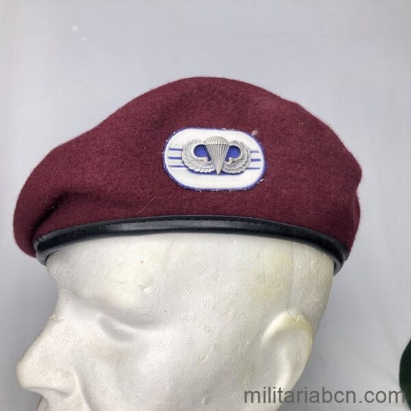 USA United States. Paratroopers maroon beret. 82 Division. 325 Regiment. 4th Battalion. Military beret. Military Barcelona