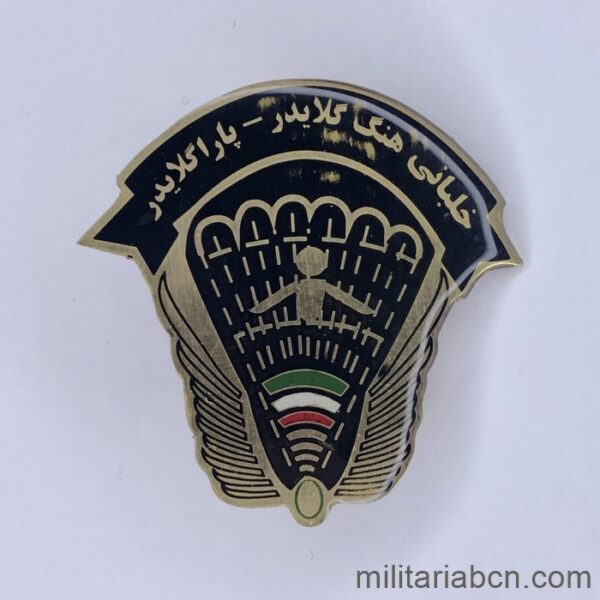 Islamic Republic of Iran. Paratrooper chest insignia of the Artesh or Army. N1. Parachutist badge.