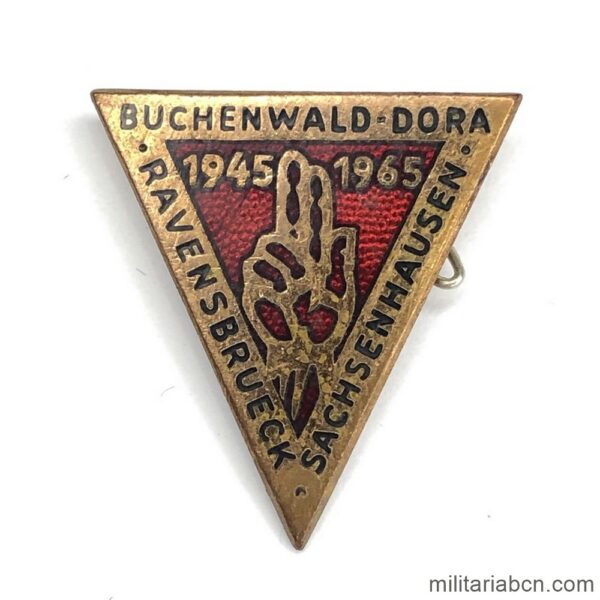 DDR. República Democrática Alemana. Insignia Conmemorativa de los Internados en los Campos de Concentración de Buchenwald Dora Ravensbrück Sachsenhausen 1945-1965.