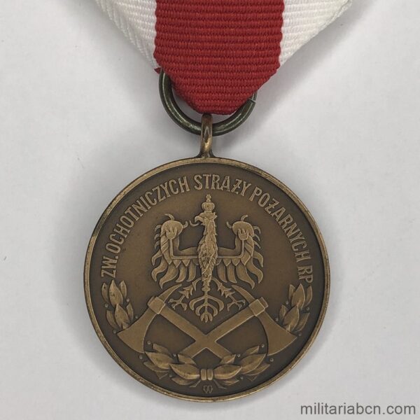 Polonia, República Popular. Medalla al Mérito de la Asociación de Bomberos Voluntarios. Medalla polaca instituida en 1926 y modificada en 1959.