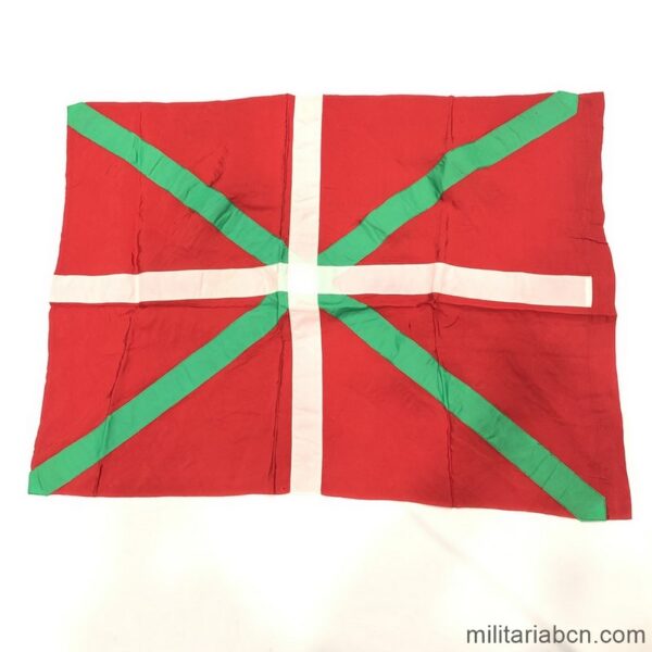 Euskadi. Ikurrña o bandera vasca fabricada clandestinamente en la Época de Franco