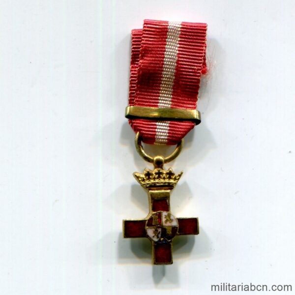 Miniatura de la Cruz de la Orden al Mérito Militar. Distintivo rojo. Época de Franco. Con pasador