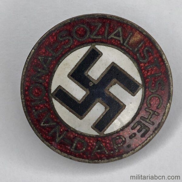 Alemania III Reich. Insignia del partido nazi NSDAP. Esmaltada. Marcaje RZM M1/66. Fabricada por Fritz Kohm-Pforzheim