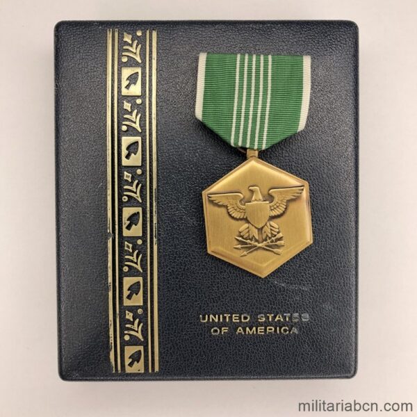 Estados Unidos. Army Commendation Medal (ARCOM) o Medalla de Elogio del Ejército con caja, pasador de diario e insignia de solapa.