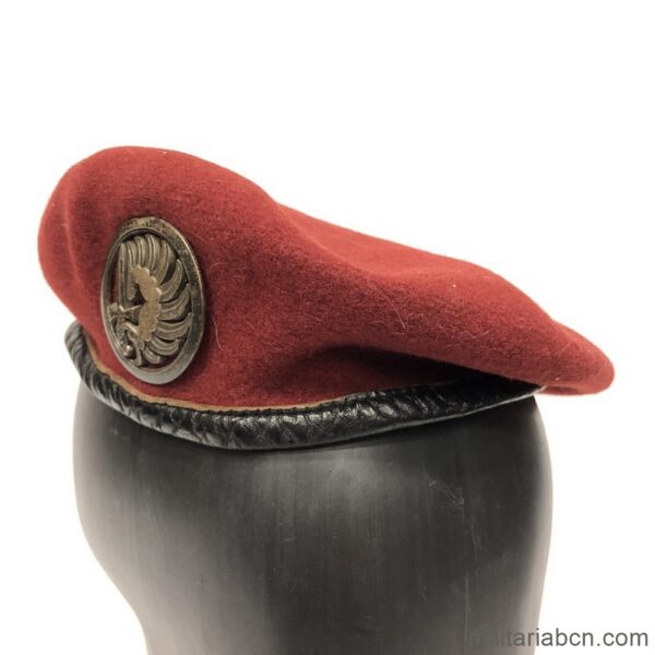 France. French paratrooper red beret. Manufacture Le Baroudeur.