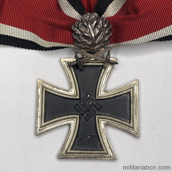 Reproduction of the Knight's Cross of the Iron Cross with Oak Leaves and Swords (Ritterkreuz des Eisernen Kreuzes mit Eichenlaub und Schwestern)