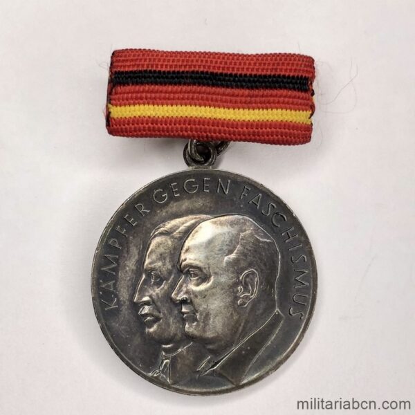 DDR GDR German Democratic Republic. Medal of the Fighters against Fascism 1933-1945. Medaille for Kämpfer gegen den Faschismus.